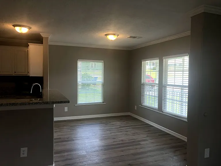 166 Varsity Dr — Photo 15
