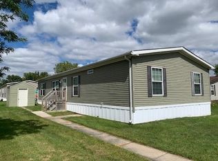 29412 Elm St, Flat Rock, MI 48134
