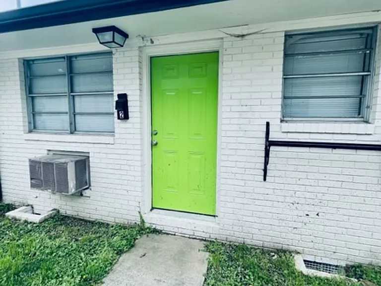 306 N Jackson St — Photo 3