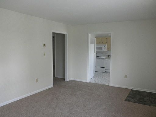 4th image of 635 Moran Ave