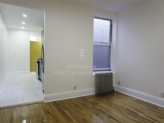 5th image of 315 Chauncey St APT 3L