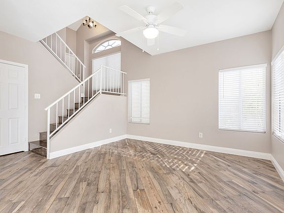 3rd image of 527 Meadbury Dr