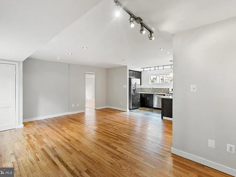 10411 Montrose Ave #2 — Photo 3