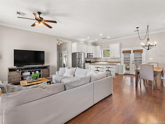 3rd image of 3380 Julia St