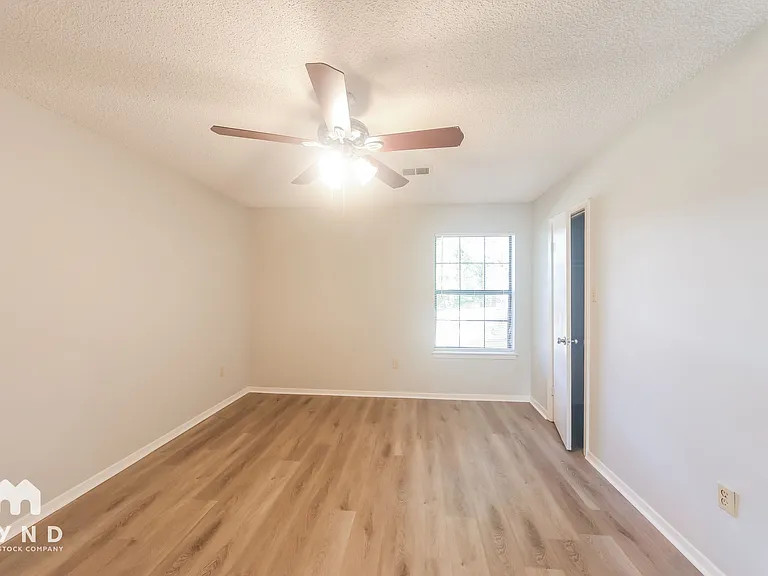 7260 Northbrook Dr — Photo 8