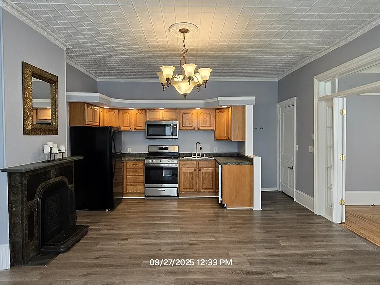 212 Oak St #1 — Photo 10