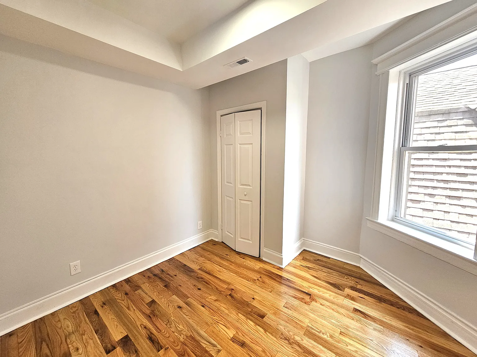 3 bed, $2,100 — Photo 2
