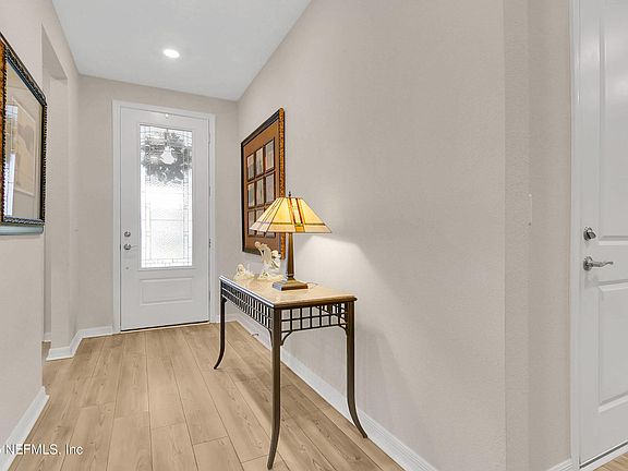 4th image of 10817 KENTWORTH Way