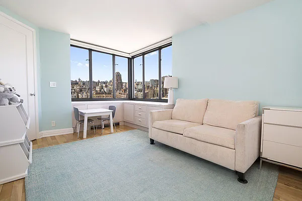 Sold by Nest Seekers International | media 31