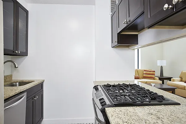 Rented by SERHANT. | media 15