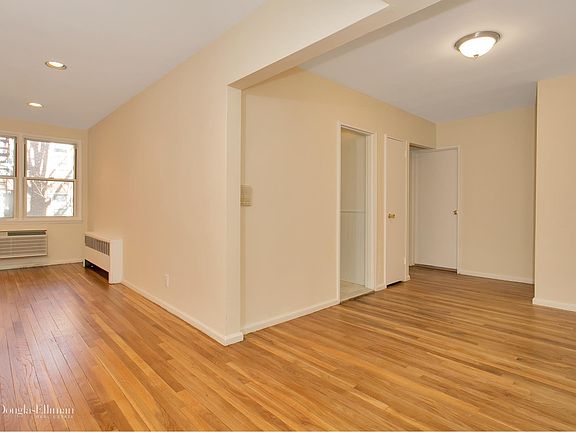 2nd image of 701 Palmer Ct APT 1B