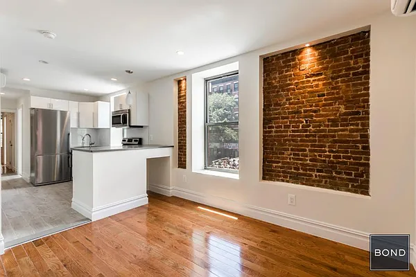 Rented by Bond New York | media 25