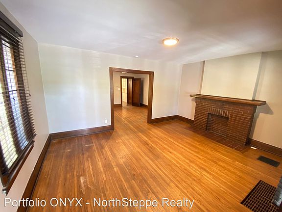 3rd image of 2886 N High St #6358418