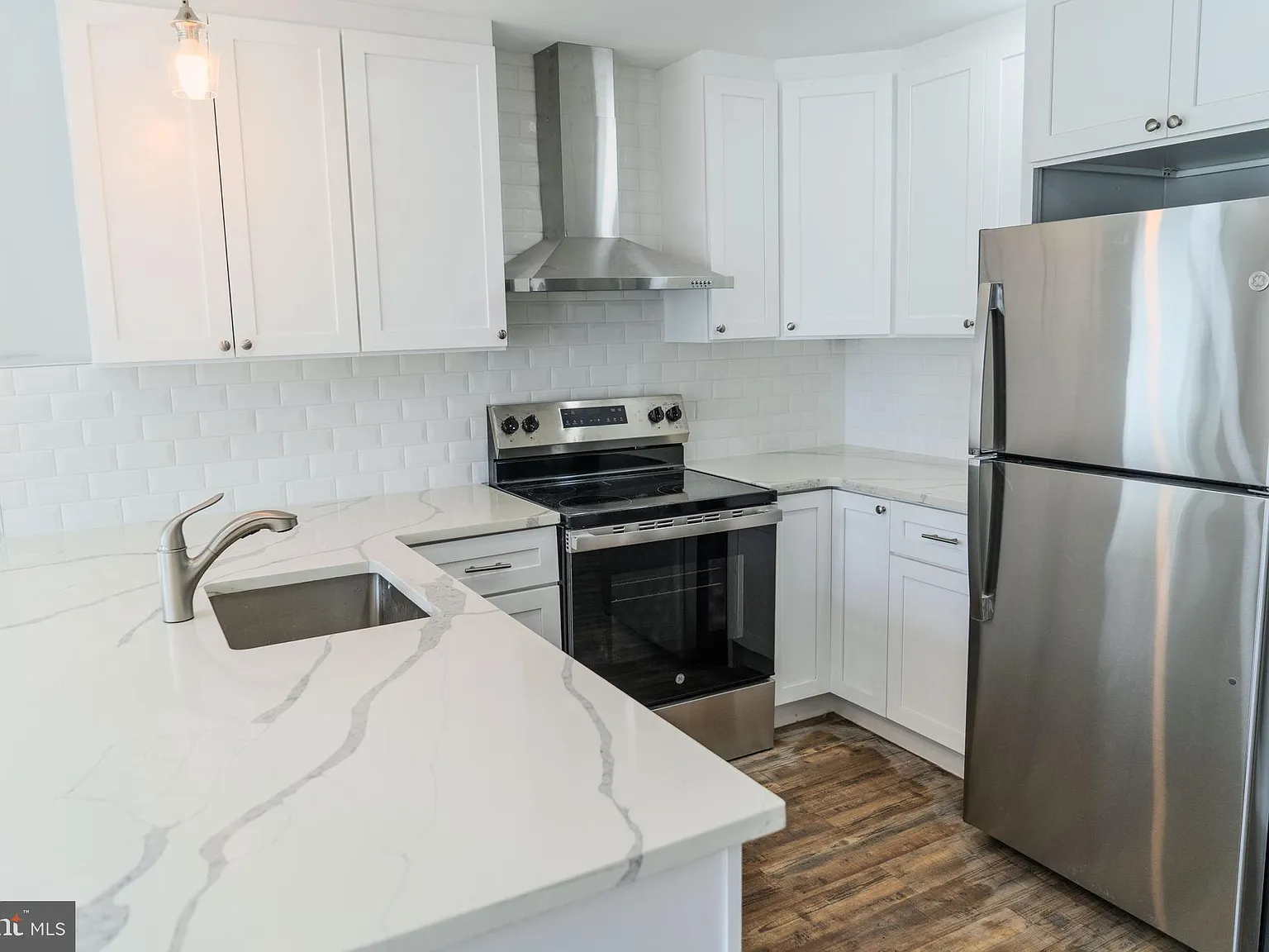 3 bed, 1.5 bath, 2747 sqft, $3,000 — Photo 3