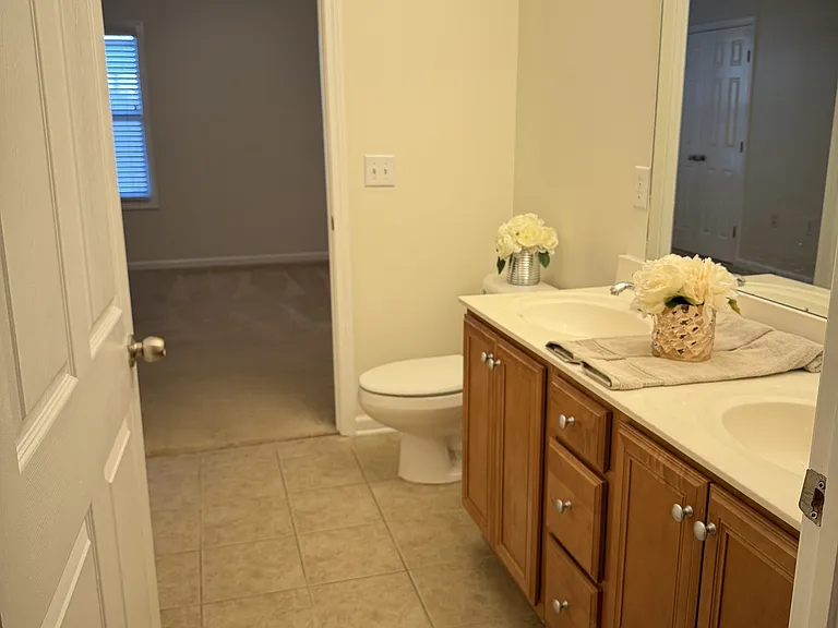 635 Marshtree Ln #1-206 — Photo 2