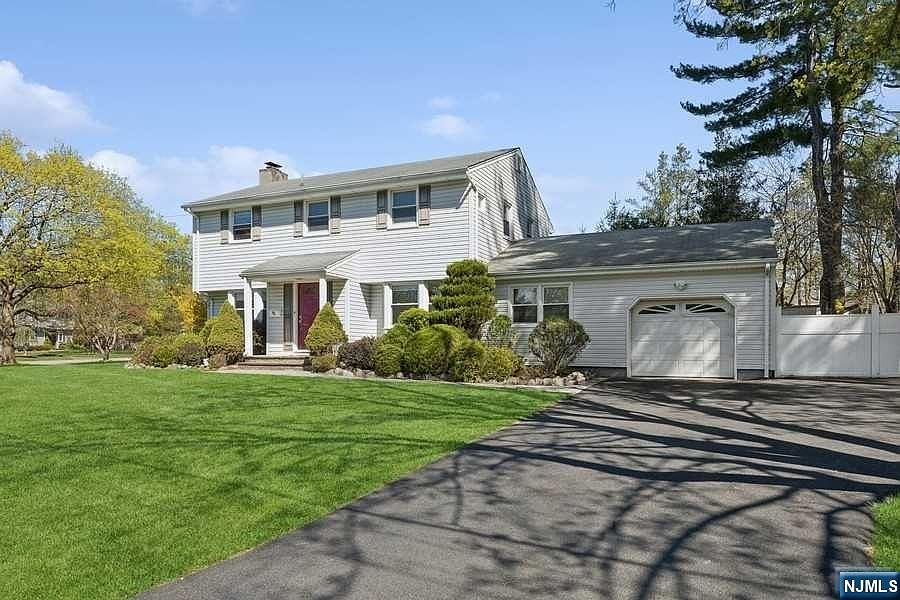 1st image of 93 Blauvelt Dr