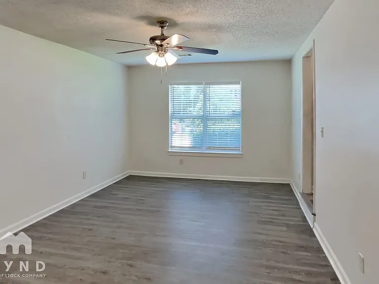 5561 Northcut Dr — Photo 12