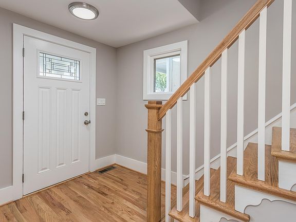 4th image of 13 E Leicester St