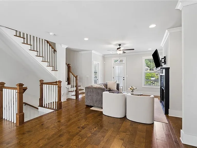 2424 Misty Hollow Pl — Photo 8