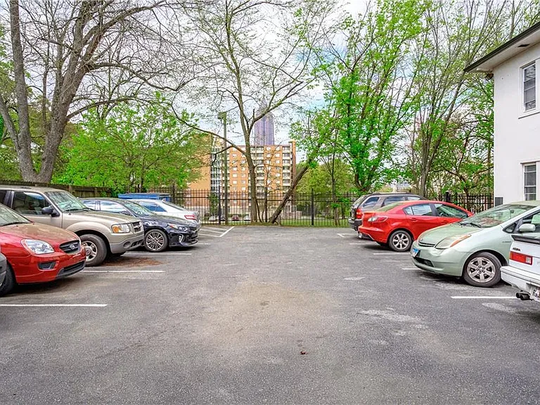 600 Parkway Dr NE #10 — Photo 13