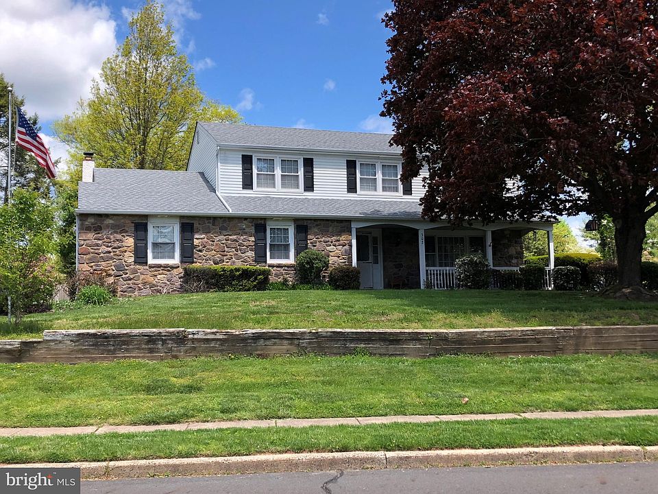 1st image of 302 N Elm Ave