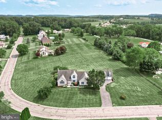 2287 Fox Chase Dr, Hanover, PA 17331