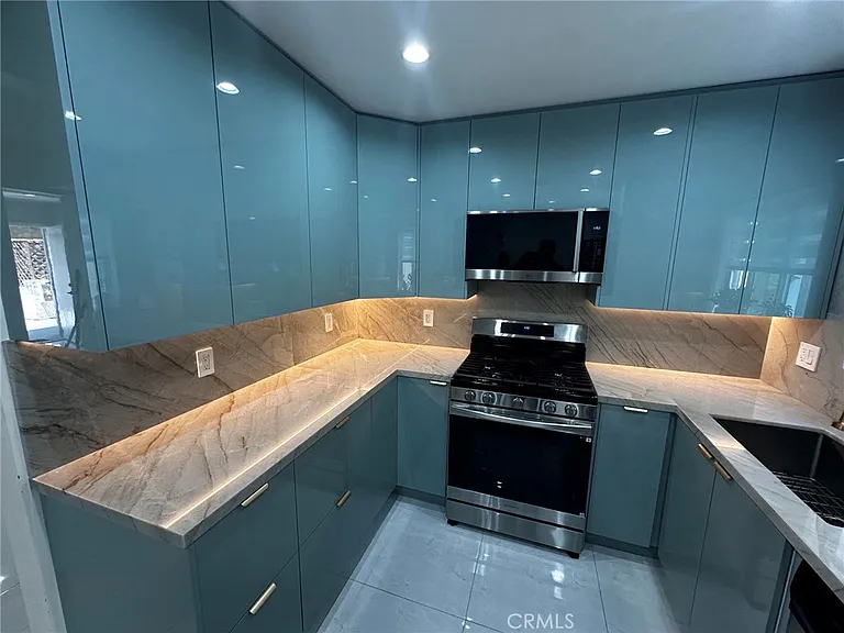 7432 Hazeltine Ave #7 — Photo 5