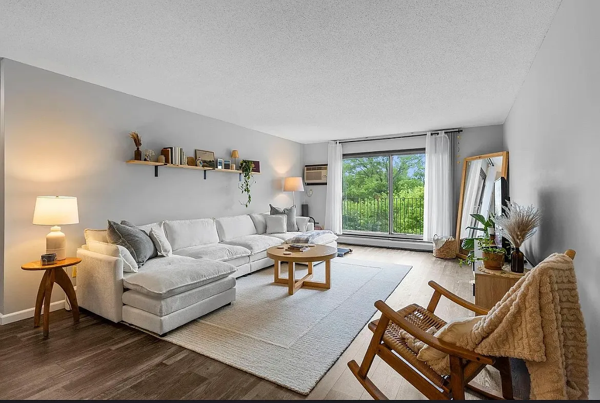 1 bed, 848 sqft, $1,350 — Photo 1