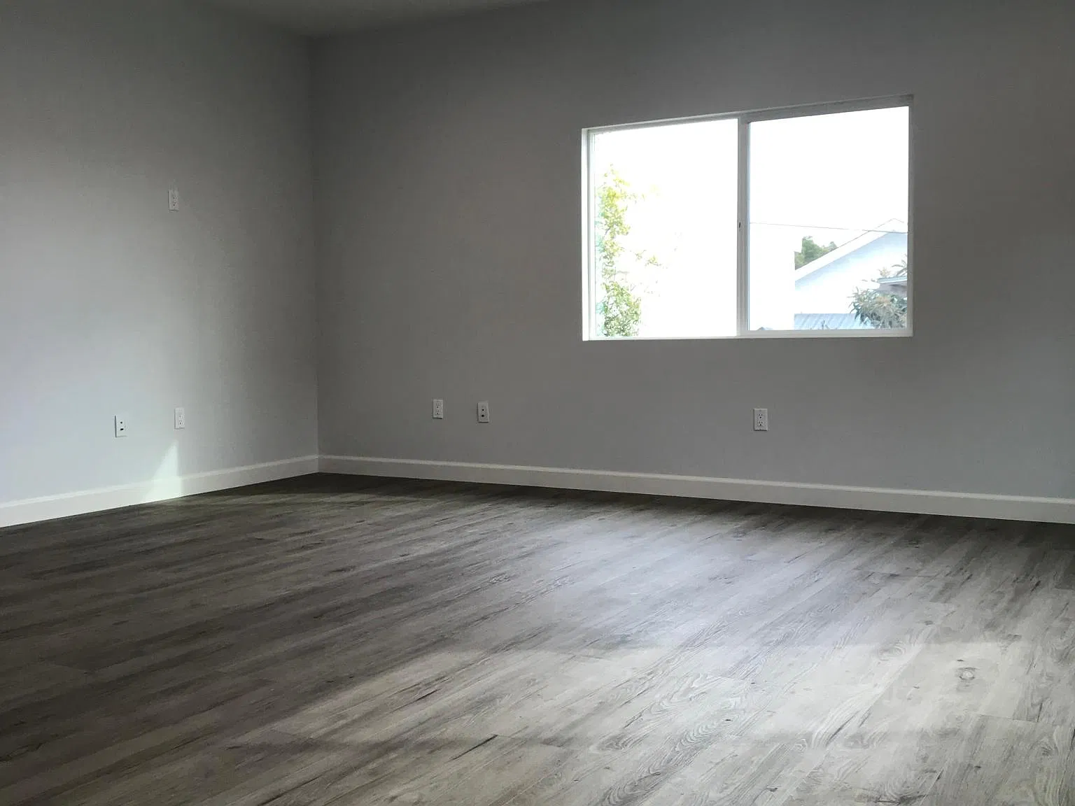 832 E Cypress Ave — Photo 4