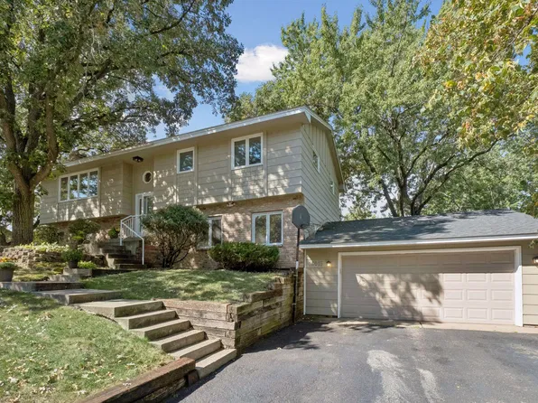 16015 Oak Shore Dr, Lakeville, MN 55044