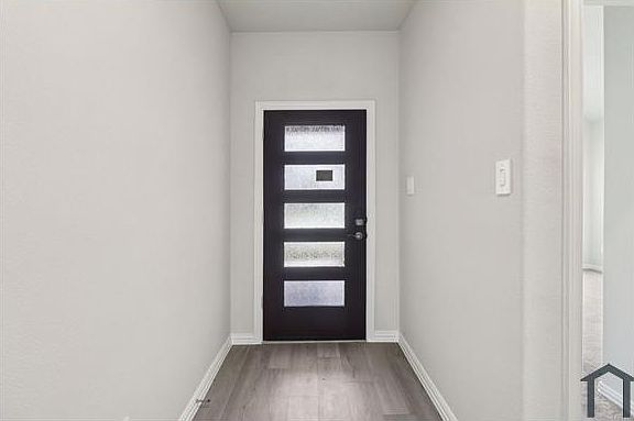 5th image of 703 London Town Dr