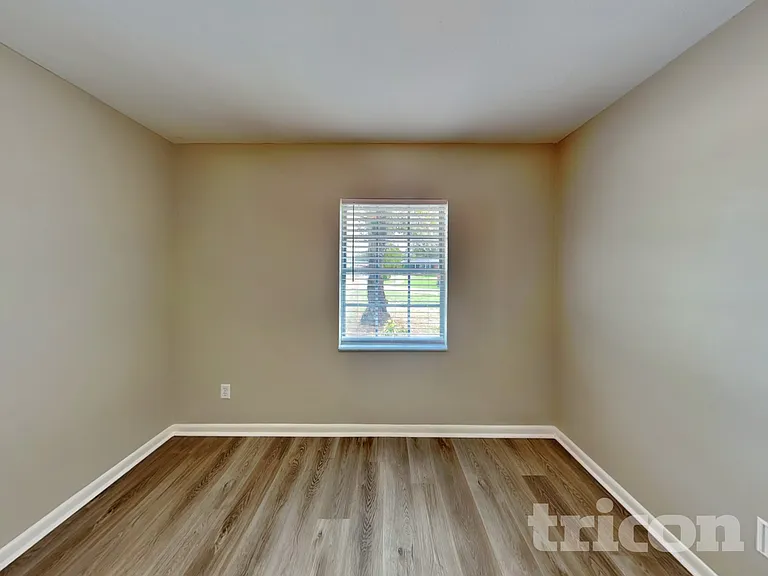 1404 Fernwood Pl — Photo 12