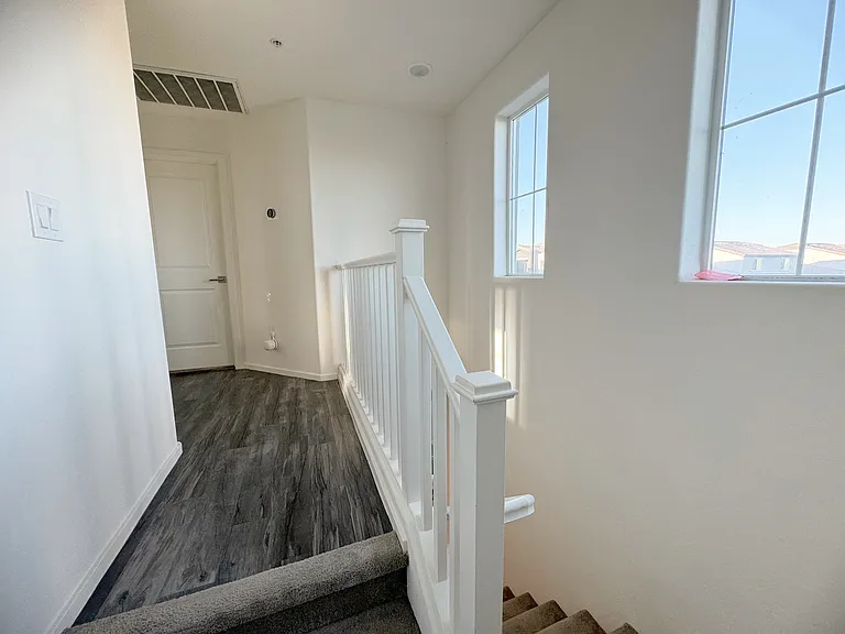 2337 E Huntington Dr — Photo 12