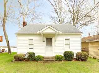 10168 Canal Dr, Whitmore Lake, MI 48189