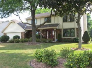 4025 S Wilshire Dr, New Berlin, WI 53151