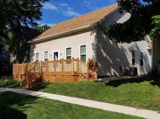 1018 N 10th St, Burlington, IA 52601