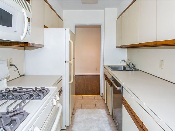 3rd image of 1 Birchwood Ct APT 3K