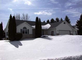 1933 Westbreeze Dr, Oshkosh, WI 54904