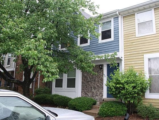 1st image of 978 Woodlyn Dr N