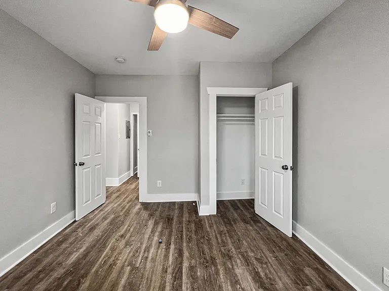 327-337 W Chestnut St — Photo 17