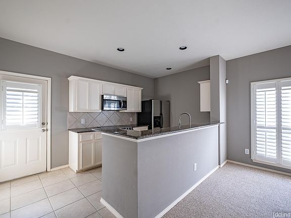 5th image of 906 W Heights Hollow Ln