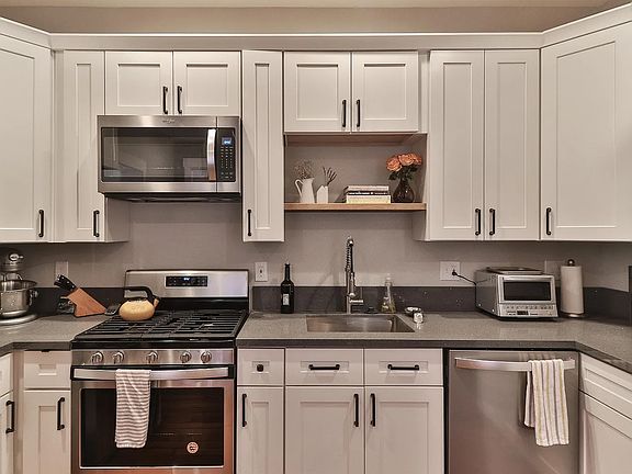 2nd image of 3904 Shaw Blvd
