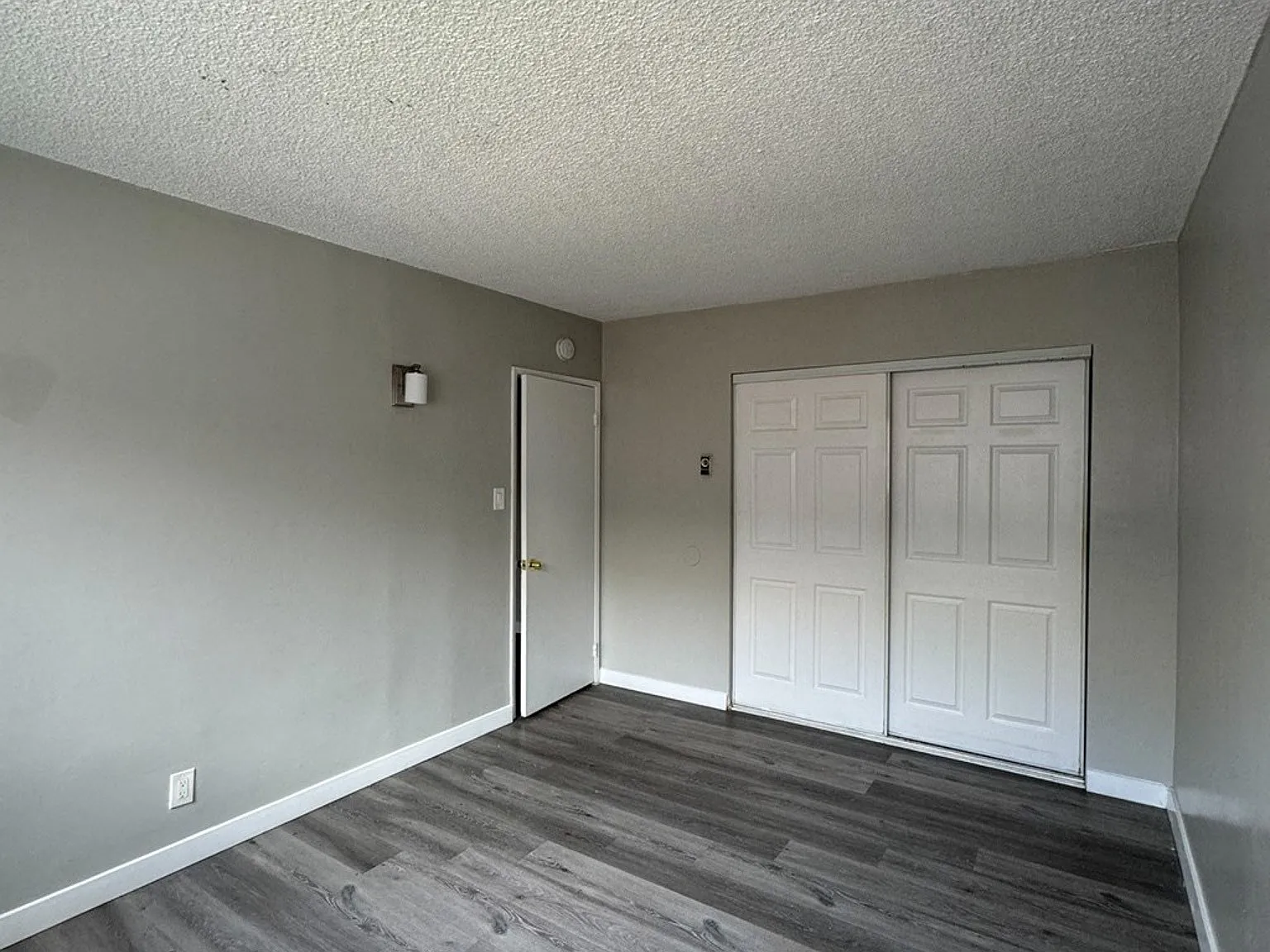 1864 Locust Ave. — Photo 4