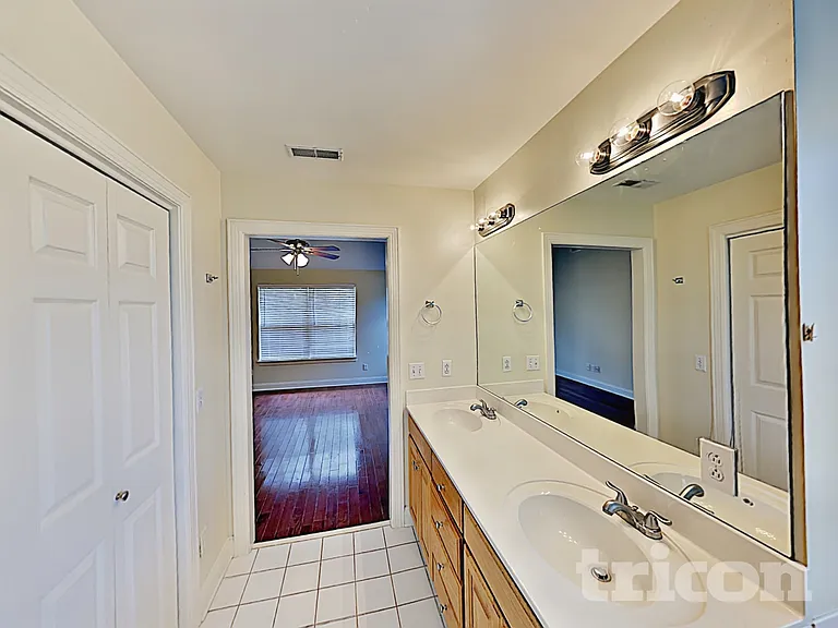 1705 Walden Ct — Photo 11