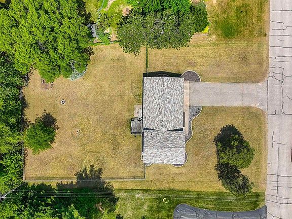 2nd image of 3211 Sandy Acres Dr