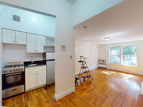 3rd image of 227 E 11th St APT 2D