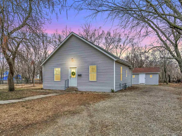 616 E 8th St, Newton, KS 67114