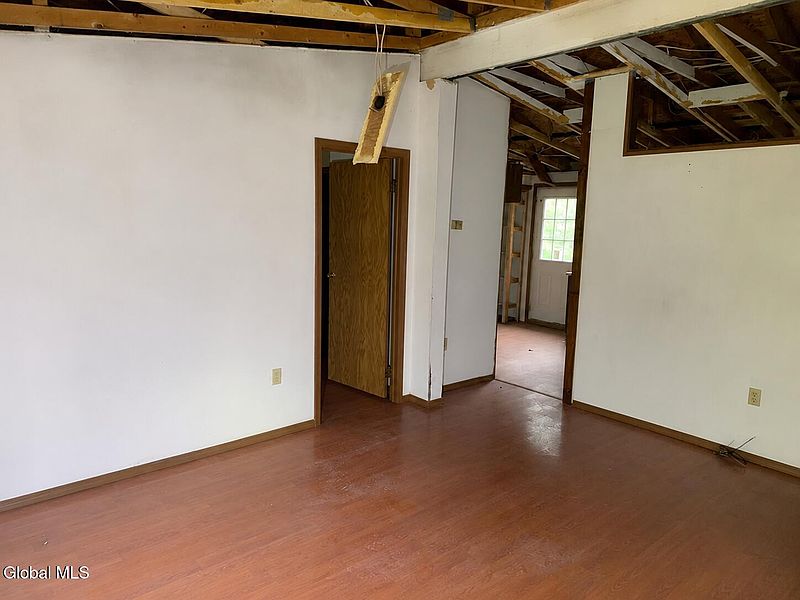 4th image of 262 Pine Woods Road