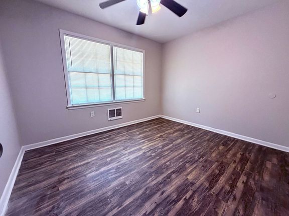 4th image of 406 Russell Pkwy APT 7