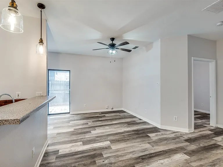2815 Reagan St #2 — Photo 8